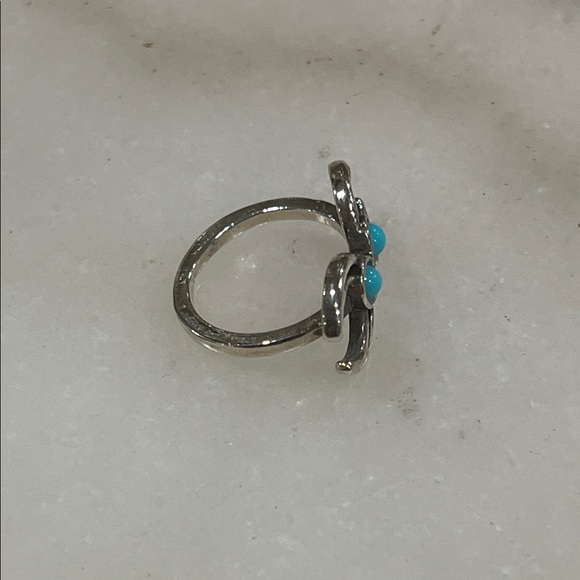 Chic Silver Ring with Turquoise Accents - Picture 5 of 6